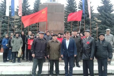 Шествиями, митингами и возложениями отметила Тульская область 96-летие Великого Октября