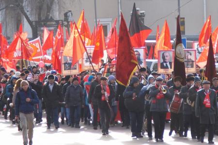 «Наша цель – отставка обанкротившегося буржуазного правительства!». Репортаж о праздновании 7 ноября в Бурятии