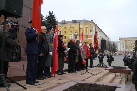 Липецк. Слава Великому Октябрю! Позор буржуазному правительству!