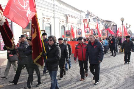 «Наша цель – отставка обанкротившегося буржуазного правительства!». Репортаж о праздновании 7 ноября в Бурятии