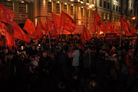 Красный марш. В городе трех революций во главе праздничных колонн шли красноармейцы и краснофлотцы