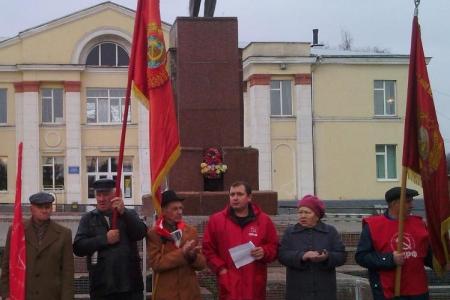 Шествиями, митингами и возложениями отметила Тульская область 96-летие Великого Октября