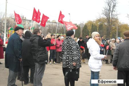 Шествиями, митингами и возложениями отметила Тульская область 96-летие Великого Октября