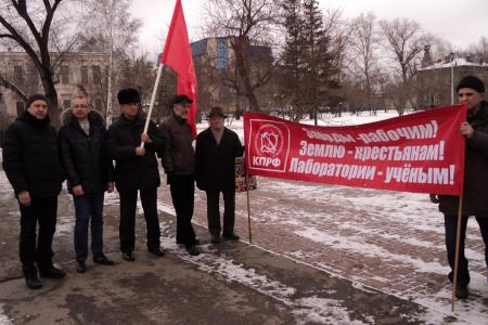 Барнаульские коммунисты и комсомольцы провели акцию солидарности с бастующими рабочими завода «Антолин» в городе Санкт-Петербурге