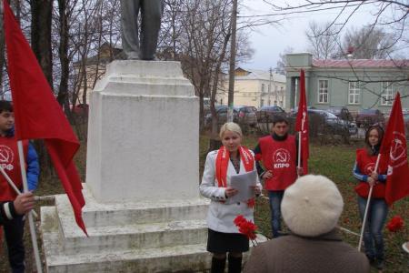 Шествиями, митингами и возложениями отметила Тульская область 96-летие Великого Октября