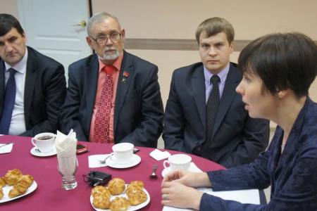 «Соберем ребенка в школу!». Коммунисты из Кургана принимают участие в благотворительных мероприятиях