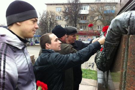 Шествиями, митингами и возложениями отметила Тульская область 96-летие Великого Октября