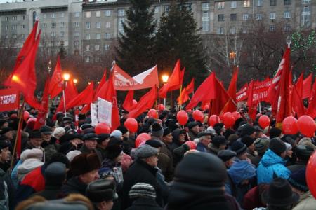 Около 4 тысяч новосибирцев приняли участие в демонстрации и митинге в честь годовщины Великого Октября
