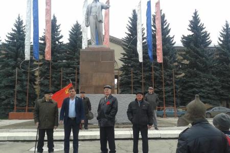 Шествиями, митингами и возложениями отметила Тульская область 96-летие Великого Октября