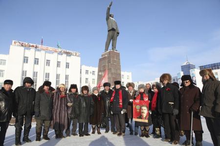 «Вчера было рано, завтра будет поздно». Демонстрация и митинг, посвященные 96-й годовщине Великой Октябрьской Социалистической революции в Якутске