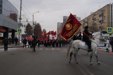 Наш выбор – социализм! Праздничная демонстрация в Красноярске