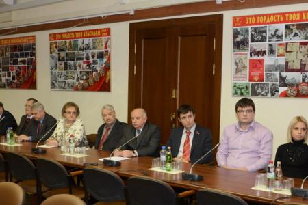 Г.А. Зюганов наградил памятными медалями «95 лет ВЛКСМ» сотрудников аппарата ЦК КПРФ
