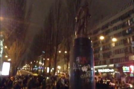 С.П.Обухов о "европогроме" и "евровандалах". В КПРФ расценили как вандализм снос памятника Ленину в Киеве - "Интерфакс"