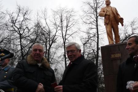 Идеи Ленина бессмертны! В Липецке состоялось открытие отреставрированного памятника В.И. Ленину
