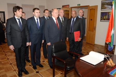 Г.А. Зюганов в посольстве ЮАР выразил соболезнования в связи с кончиной Нельсона Манделы