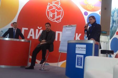 Руководитель фракции КПРФ в Мосгордуме Андрей Клычков принял участие в дебатах в рамках VI Форума московской молодежи