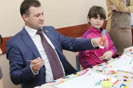 Тульская область. В канун Нового Года депутаты-коммунисты навестили пациентов детской больницы