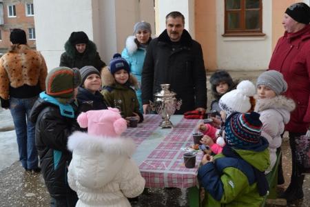 Тульская область. Депутаты-коммунисты провели новогодний детский утренник и праздничный вечер для взрослых 