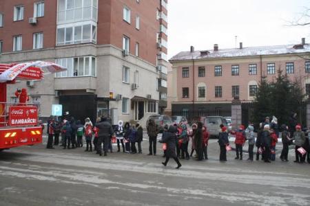 Олимпийский факел в Новосибирске: Ради пятиминутного шоу дети мерзли на улице около часа