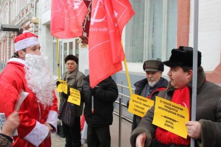 Саратовская область – не свалка! Коммунисты провели пикет возле здания областного правительства