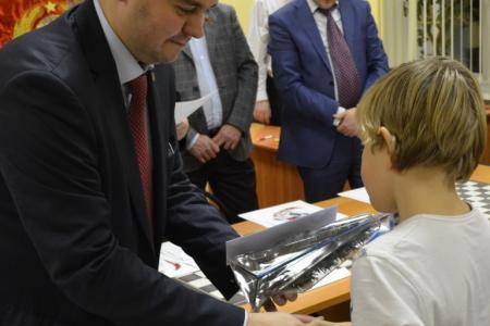 Ю.В.Афонин наградил победителей и призёров шахматного турнира памяти В.А. Стародубцева