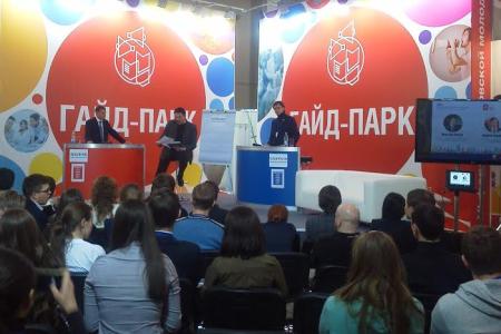 Руководитель фракции КПРФ в Мосгордуме Андрей Клычков принял участие в дебатах в рамках VI Форума московской молодежи
