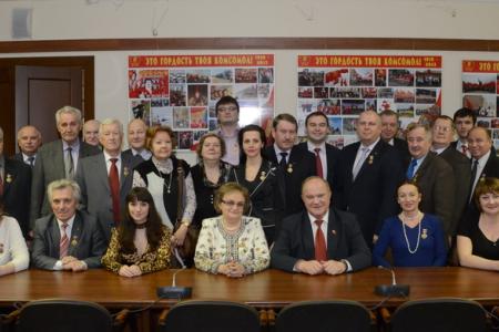 Г.А. Зюганов наградил памятными медалями «95 лет ВЛКСМ» сотрудников аппарата ЦК КПРФ