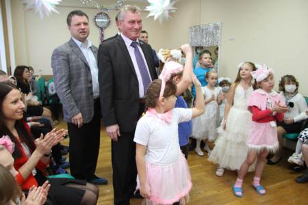 Тульская область. В канун Нового Года депутаты-коммунисты навестили пациентов детской больницы
