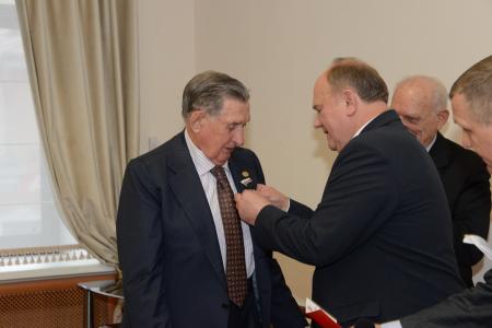Г.А. Зюганов наградил памятной медалью ЦК КПРФ группу министров СССР