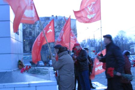 Новокузнецк. Коммунисты провели пикет с требованием отставки правительства Медведева