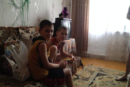 Алтайский край. Агитаторы КПРФ вышли на улицу в костюмах Дедов Морозов и Снегурочек