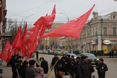 Саратовская область – не свалка! Коммунисты провели пикет возле здания областного правительства