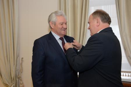 Г.А. Зюганов наградил памятной медалью ЦК КПРФ группу министров СССР