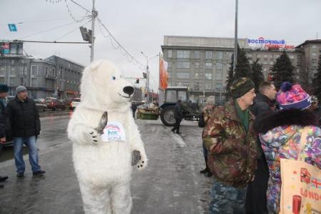 Новосибирские общественники встречают олимпийский факел акцией протеста