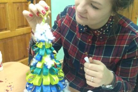 Белгородские комсомольцы проводят акцию «Новогодняя елка» 