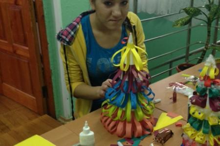 Белгородские комсомольцы проводят акцию «Новогодняя елка» 