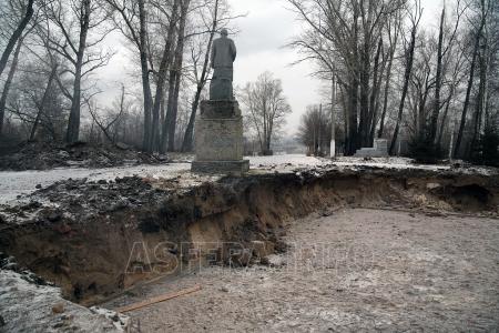Руки прочь от памятника В.И. Ленину! Барнаульские депутаты-коммунисты требуют остановить строительные работы в Нагорном парке и наказать виновных