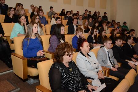 Молодежи – социальную поддержку! Круглый стол фракции КПРФ в Государственной Думе