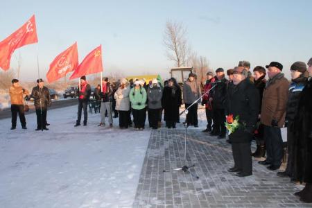 Коммунисты Псковской области отметили 70-летие освобождения Великолукского района 