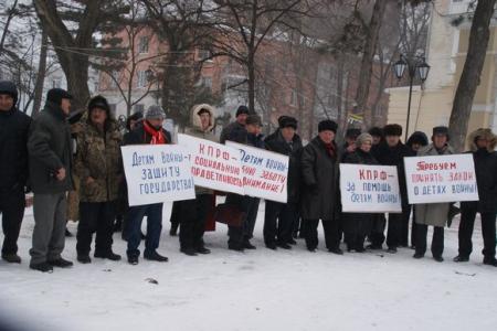 Участники пикета в Черкесске: «Требуем немедленно принять закон «О детях войны», подготовленной фракцией КПРФ в Госдуме!»