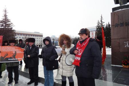 «В ленинизме – наша сила! Победа наша – в борьбе! 2017- быть!». В годовщину смерти Ленина барнаульские коммунисты провели траурный митинг