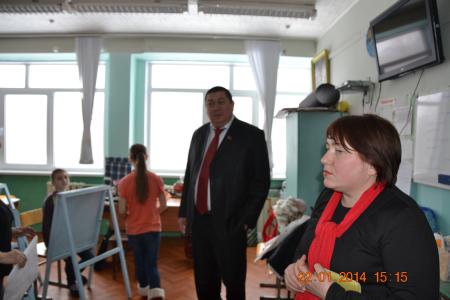 Город-герой Волгоград. Депутат-коммунист Евгений Шаманаев встретился с педагогическим коллективом средней школы №77