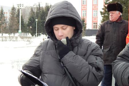 «В ленинизме – наша сила! Победа наша – в борьбе! 2017- быть!». В годовщину смерти Ленина барнаульские коммунисты провели траурный митинг