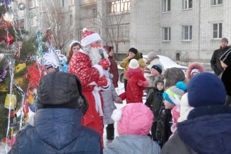 В новогоднюю ночь сбываются мечты! Праздничный митинг курганских коммунистов с участием  Деда Мороза