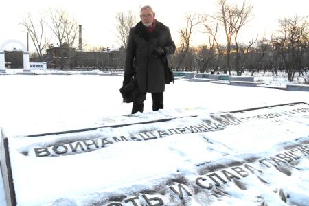 Курганская область. Депутат-коммунист В.А. Кислицын в новогодние праздники навестил с подарками ветерана Великой Отечественной войны