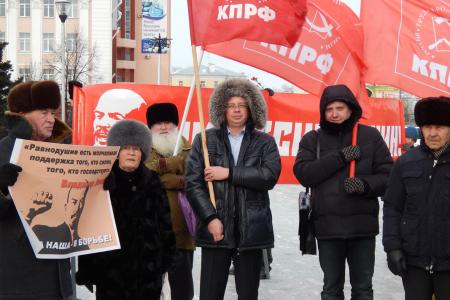 «В ленинизме – наша сила! Победа наша – в борьбе! 2017- быть!». В годовщину смерти Ленина барнаульские коммунисты провели траурный митинг