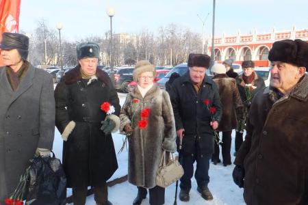 Калуга: «Ленин жил! Ленин жив! Ленин будет жить!»