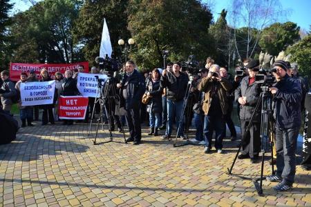 Сочи. "Нет тепла и света - Пахомова к ответу!"На протестном митинге в "олимпийской столице" коммунисты призвали к ответу "Единую Россию" за бездарное руководство городским хозяйством