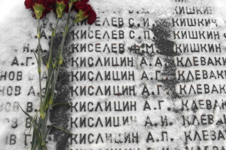 Курганская область. Депутат-коммунист В.А. Кислицын в новогодние праздники навестил с подарками ветерана Великой Отечественной войны