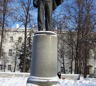 Казанские коммунисты почтили память В.И. Ленина